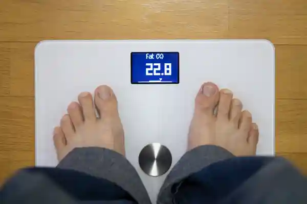 「Withings Body +」の測定値を表示する画面の写真です。体脂肪率を計測しています。青い画面の中央に体脂肪率が白い数字で表示されています。単位は「%」です。