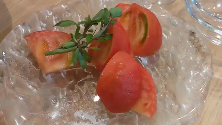 スーパースイーツトマトの写真です。歯ごたえがあり、とても甘いトマトです。