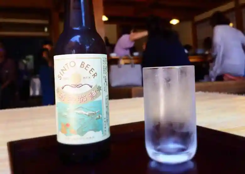 神都麦酒の写真です。伊勢の地ビールです。ラベルには「SINTO BEER」「酒麥都神」と印刷されています。