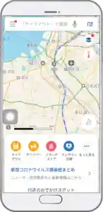 スマートフォンの画面に表示されたYahoo! MAPアプリの写真です。画面の右下方にオンライン診療を検索するための青く丸いボタンがあります。
