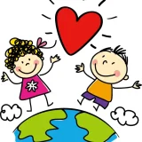 男の子と女の子が微笑みながら地球の上でジャンプをしているイラストです。二人の間には体と同じぐらいの大きさの赤いハートが浮かんでいます。