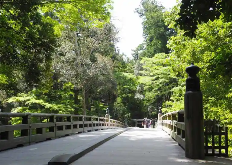 風日祈宮橋の写真です。島路川に架かっている木橋です。紅葉の名所でもあります。