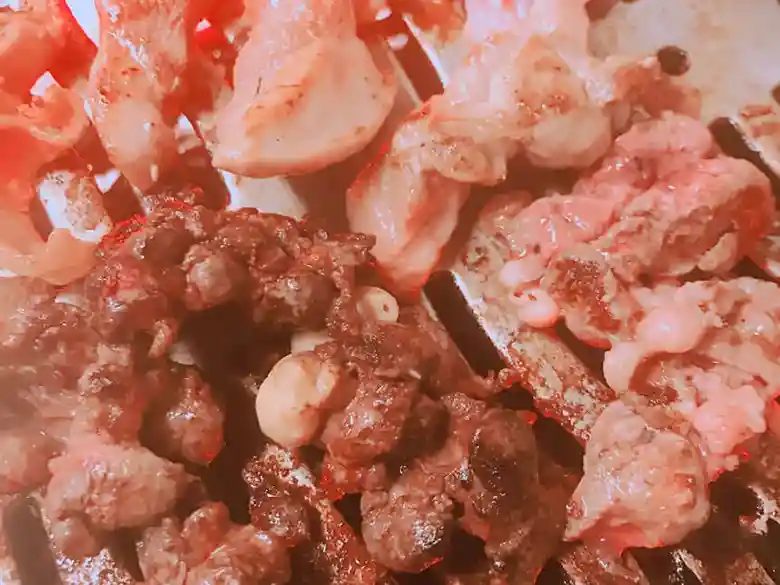 This picture shows a chicken gizzard. It has a light flavor due to its low-fat content.
