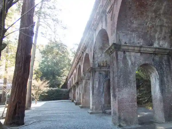This photo shows the Nanzen-Ji Aqueduct. It is a brick aqueduct 93 meters long and 9 meters high.