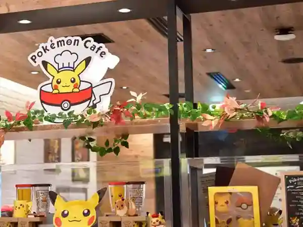 This photograph showcases Pokémon merchandise exclusively available at the Pokémon Café. Upon entering the store, you will find these items displayed on the shelf to the left. The photograph depicts a Pikachu glass, cup, and plate.