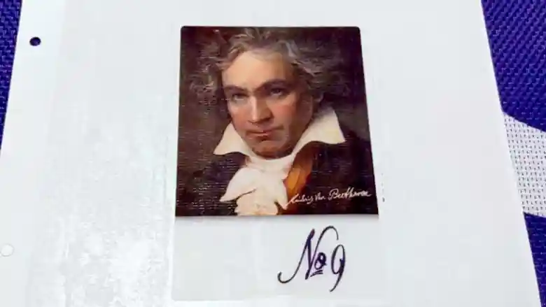 「グリューナー・ヴェルトリーナー ベートーヴェン 第九 ラベル」というワインのラベルの写真です。ベートーヴェンの肖像画描かれています。