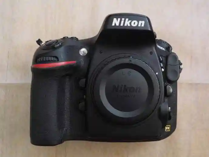 Nikon D800Eという一眼レフカメラの画像です。